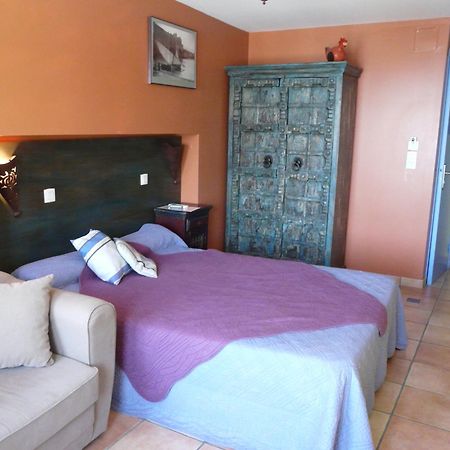 Hotel Triton Колюр Екстериор снимка