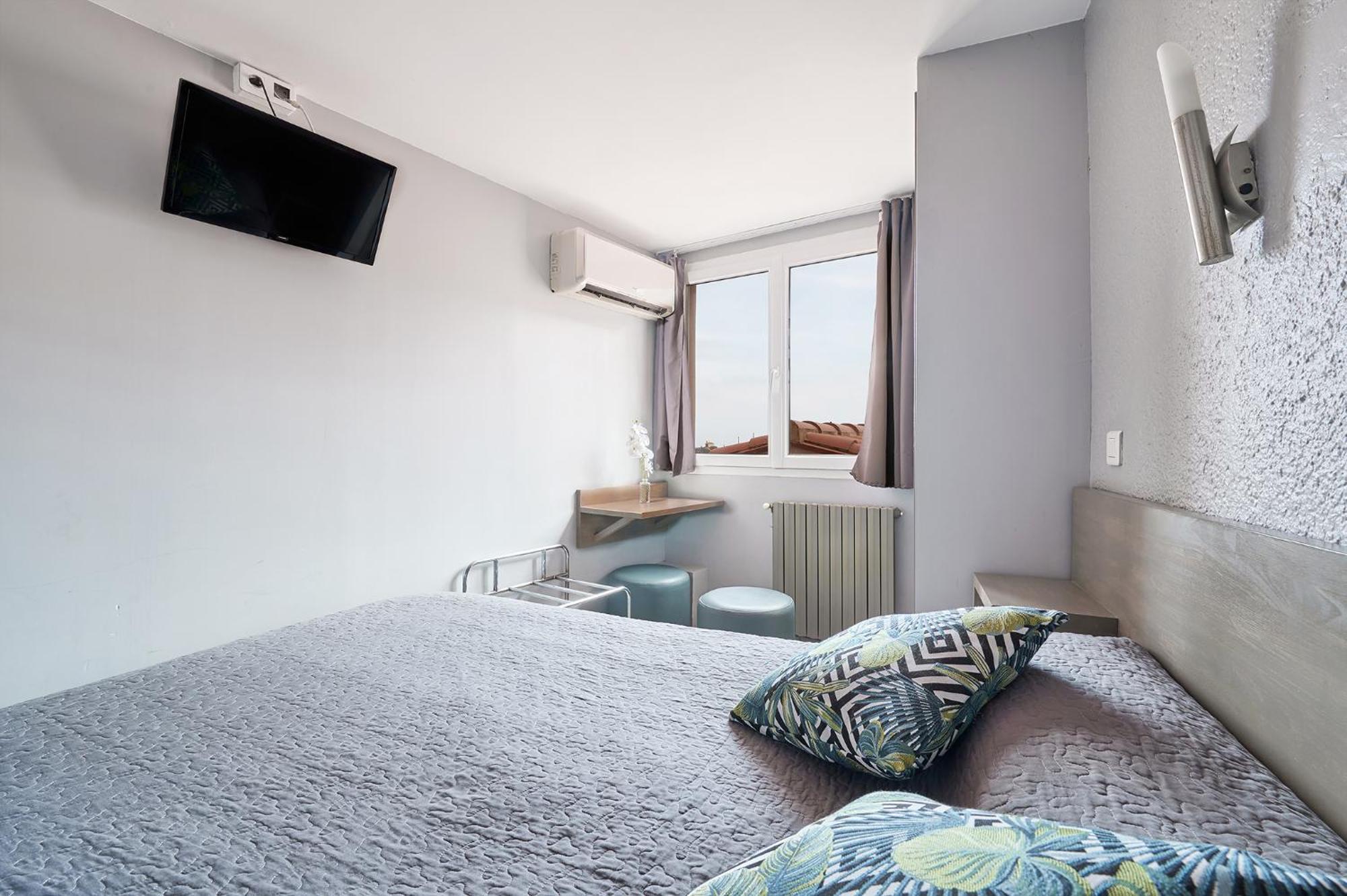 Hotel Triton Колюр Екстериор снимка