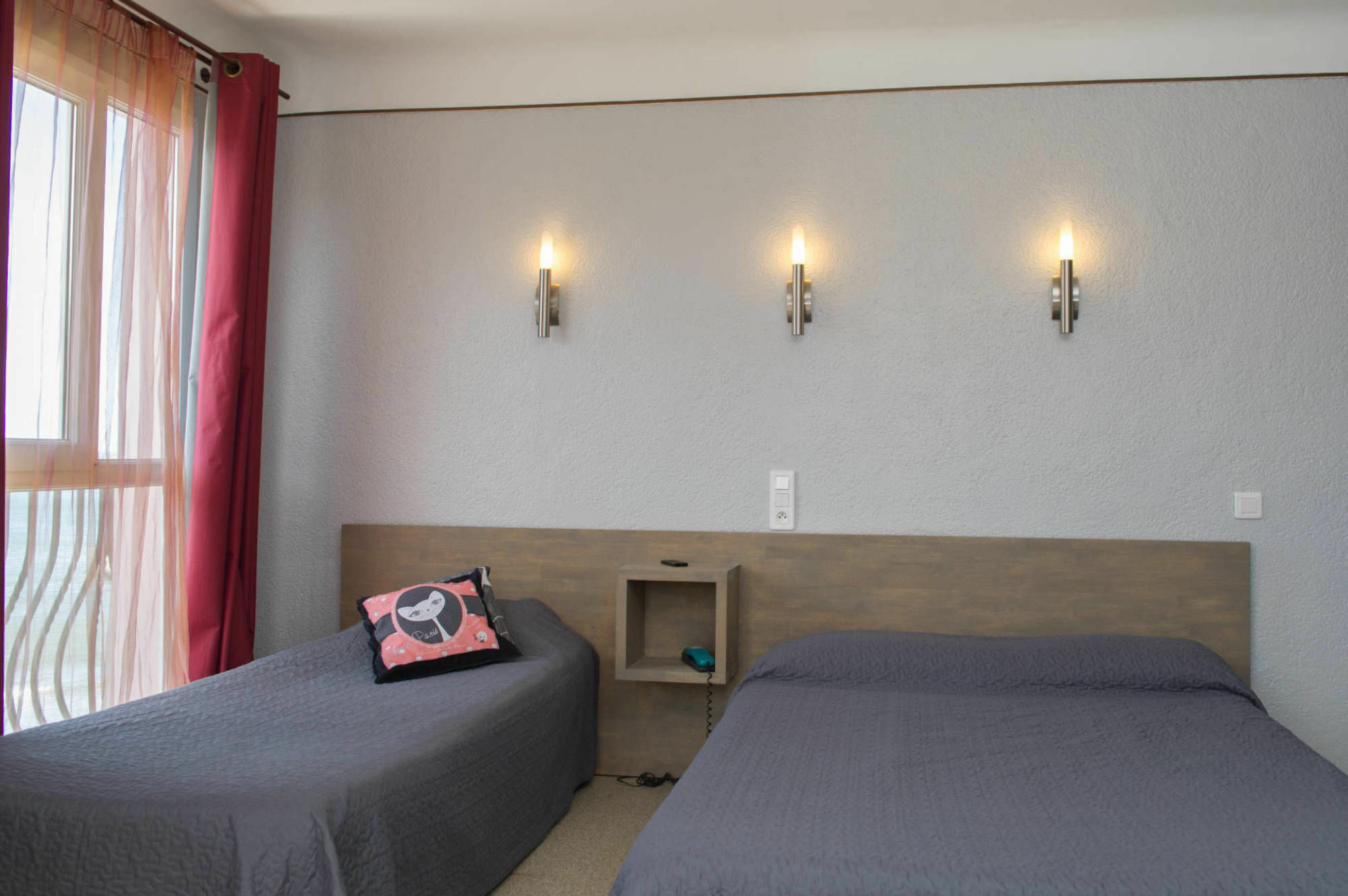 Hotel Triton Колюр Екстериор снимка