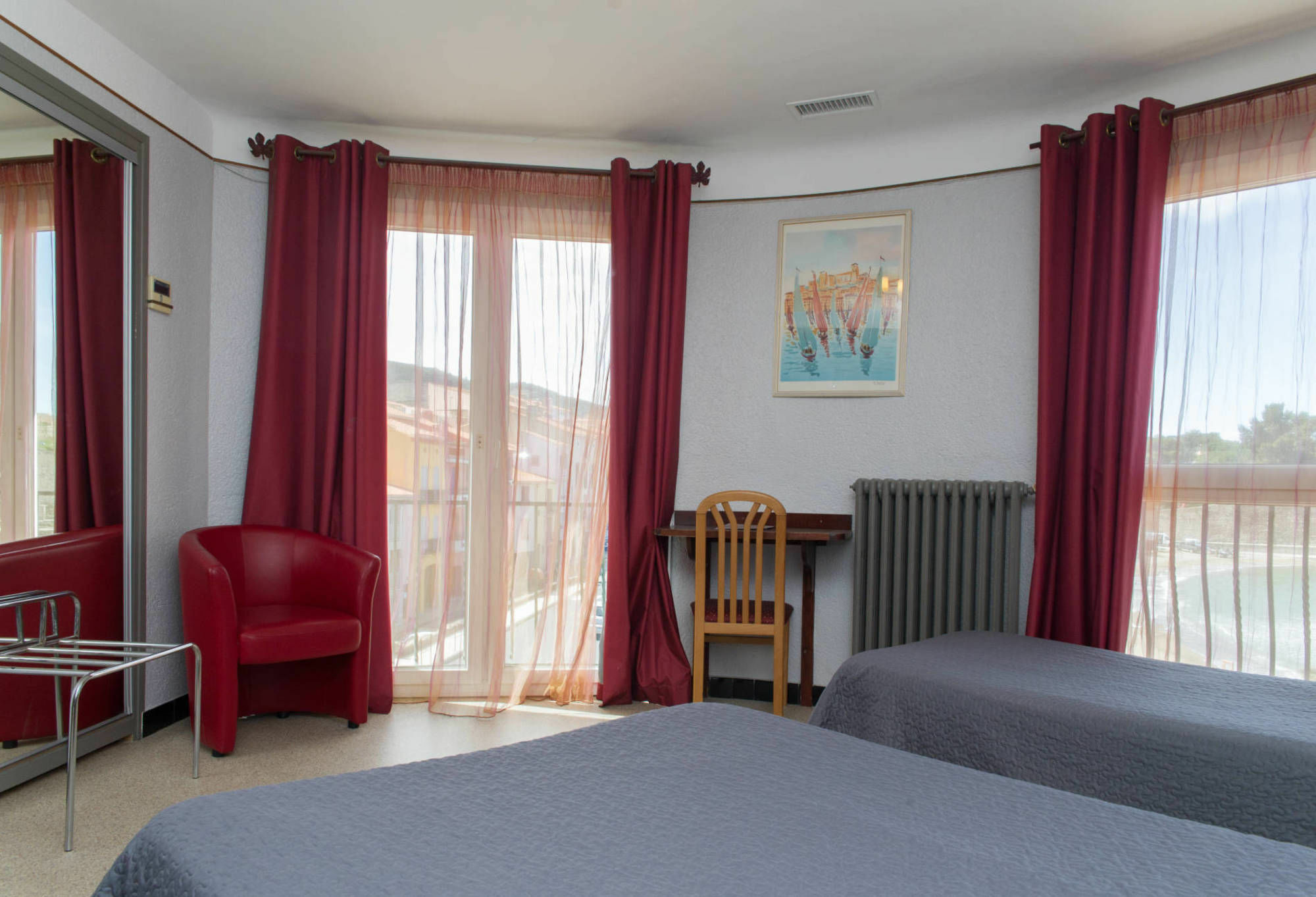 Hotel Triton Колюр Екстериор снимка